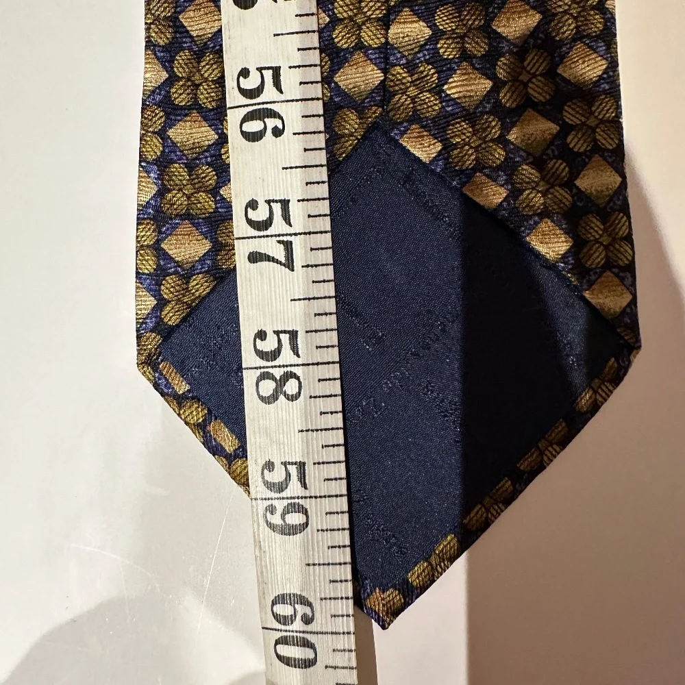 Men's ERMENEGILDO ZEGNA classic neck tie.
